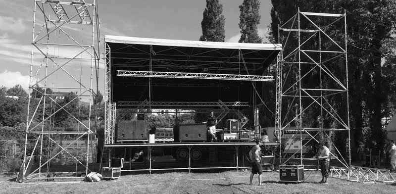 location de scène, scène de concert, scène mobile en Vendée